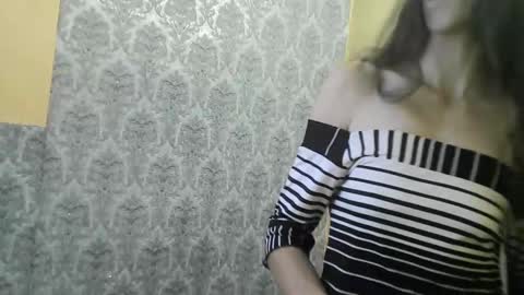 Snapshot of wolfxsnow chatting on 1, 1, 2025 wolfxsnow online show from 1, 1, 2025