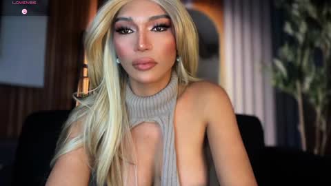 Snapshot of womanofyourdesire_ts chatting on 18, 6, 2026 Julia online show from 18, 6, 2026