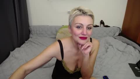Snapshot of women_pleasures chatting on 5, 4, 2026 women_pleasures online show from 5, 4, 2026