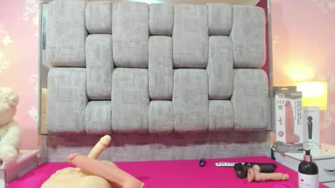 wonderkloe_ online show from 16, 11, 2025