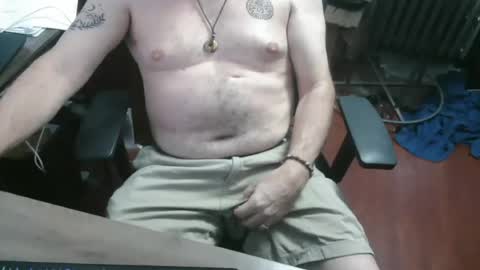 Snapshot of woodworker6473 chatting on 4, 7, 2026 woodworker6473 online show from 4, 7, 2026