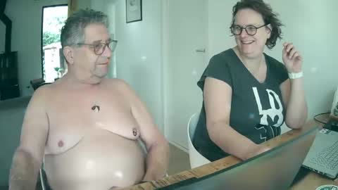 Snapshot of woodwurm chatting on 6, 3, 2025 woodwurm and Snoeske online show from 6, 3, 2025