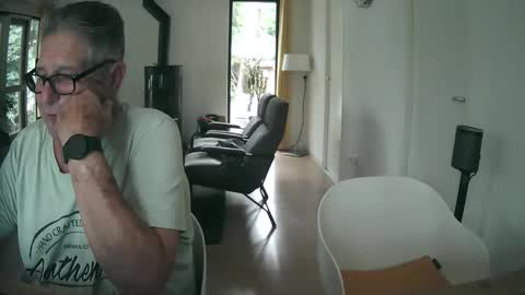 Snapshot of woodwurm chatting on 16, 9, 2025 woodwurm and Snoeske online show from 16, 9, 2025