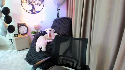 Snapshot of worldofkim chatting on 1, 4, 2026 dudetta Kim online show from 1, 4, 2026