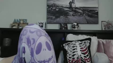 Snapshot of wrenleigh chatting on 2, 2, 2025 Crystal Lake online show from 2, 2, 2025