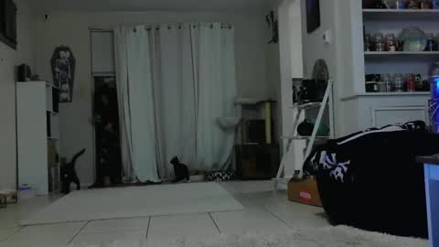 Snapshot of wrenleigh chatting on 8, 10, 2025 Crystal Lake online show from 8, 10, 2025