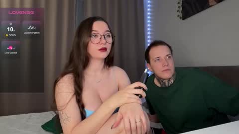 Snapshot of wwow_meow chatting on 5, 12, 2025 Eric and Christine 3 online show from 5, 12, 2025