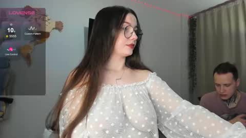 Snapshot of wwow_meow chatting on 21, 12, 2025 Eric and Christine 3 online show from 21, 12, 2025