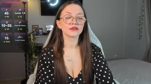 Snapshot of wwow_meow chatting on 17, 2, 2026 Eric and Christine 3 online show from 17, 2, 2026