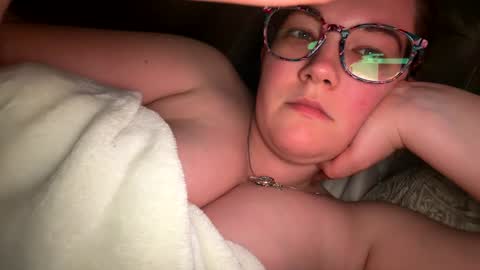 Snapshot of x_dreamgirl_x chatting on 5, 4, 2026 Mariah online show from 5, 4, 2026