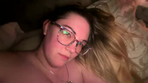 Snapshot of x_dreamgirl_x chatting on 8, 4, 2026 Mariah online show from 8, 4, 2026