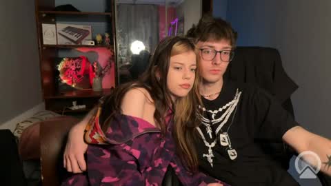 Snapshot of x_files_t chatting on 1, 4, 2026 Philipp and Este online show from 1, 4, 2026