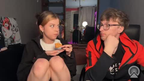 Snapshot of x_files_t chatting on 10, 4, 2026 Philipp and Este online show from 10, 4, 2026