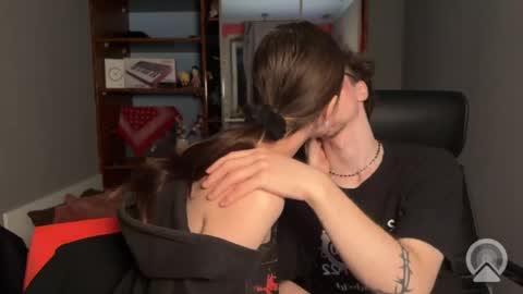 Snapshot of x_files_t chatting on 17, 4, 2026 Philipp and Este online show from 17, 4, 2026