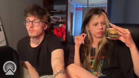 Snapshot of x_files_t chatting on 27, 4, 2026 Philipp and Este online show from 27, 4, 2026