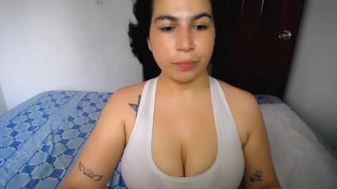 Snapshot of x_mia28 chatting on 12, 11, 2025 MIA online show from 12, 11, 2025