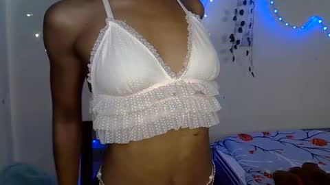 Snapshot of xalia_caramel chatting on 19, 11, 2025 Alexa online show from 19, 11, 2025