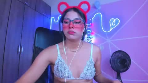 XALLYSONX online show from 1, 2, 2025