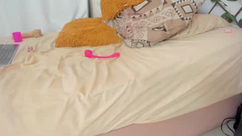       S A R A      100K followers online show from 25, 12, 2024