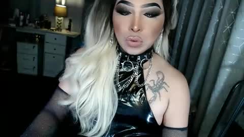 Zhavia online show from 8, 9, 2025