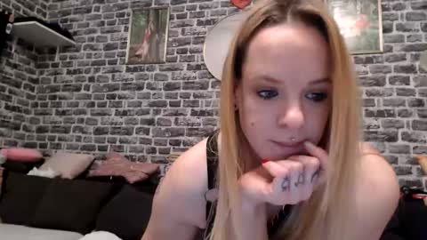 Snapshot of xhotmilf87x chatting on 2, 2, 2026 Milfi online show from 2, 2, 2026