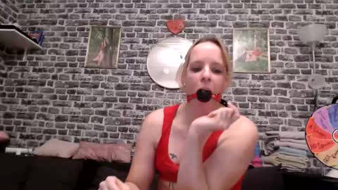 Snapshot of xhotmilf87x chatting on 5, 2, 2026 Milfi online show from 5, 2, 2026
