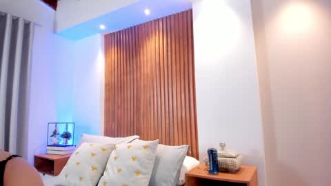 XIMENA LOPEZ online show from 24, 11, 2025