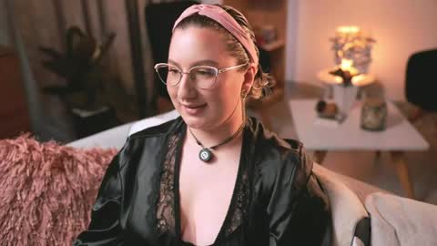 Snapshot of ximenna_cruz_ chatting on 1, 6, 2026 Xime Independent Artist online show from 1, 6, 2026