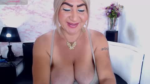 Snapshot of xiomystone chatting on 31, 1, 2025 XIOMY give LIKE on my page online show from 31, 1, 2025