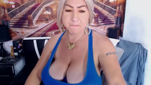 Snapshot of xiomystone chatting on 17, 9, 2025 XIOMY give LIKE on my page online show from 17, 9, 2025