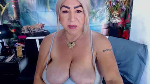 Snapshot of xiomystone chatting on 4, 10, 2025 XIOMY give LIKE on my page online show from 4, 10, 2025