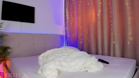 Snapshot of xjelly_piee chatting on 5, 4, 2026 Charisma online show from 5, 4, 2026