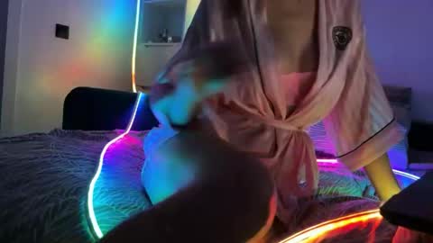 XMollyLoveX online show from 18, 12, 2025