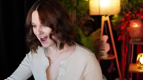 xoxo_molly online show from 3, 10, 2025