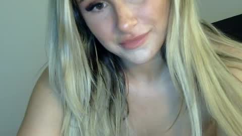 Snapshot of xoxolala32 chatting on 21, 6, 2026 Lacey Loo online show from 21, 6, 2026