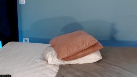 Snapshot of xsexycouples chatting on 8, 1, 2025 AnnaMaee online show from 8, 1, 2025