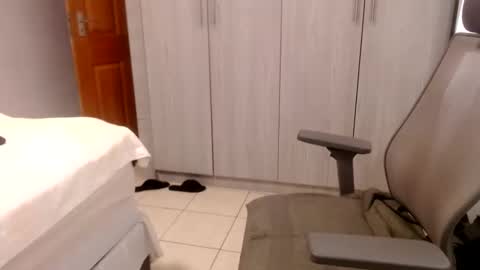 spykeXtee online show from 4, 2, 2025