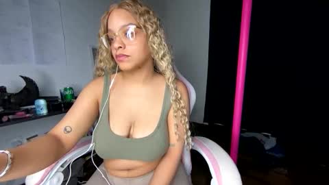 Snapshot of xstargazingx chatting on 13, 5, 2026 xStarGazingx online show from 13, 5, 2026