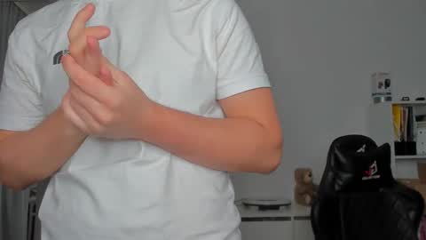 Snapshot of xx_raul_xx_ chatting on 26, 11, 2025 raul online show from 26, 11, 2025