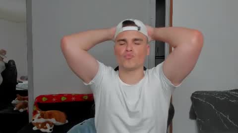 Snapshot of xx_raul_xx_ chatting on 20, 6, 2026 raul online show from 20, 6, 2026