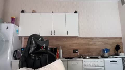 Snapshot of xx_raul_xx_ chatting on 2, 8, 2026 raul online show from 2, 8, 2026