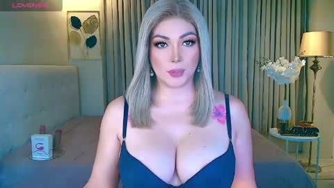 Snapshot of xxbedroombeautyxx chatting on 6, 4, 2026 MISS NATALIA online show from 6, 4, 2026