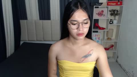 CHLOES ROOM online show from 13, 9, 2025