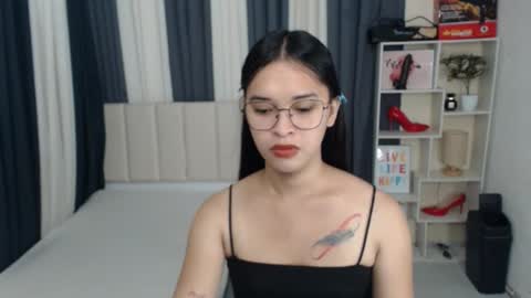 CHLOES ROOM online show from 20, 9, 2025