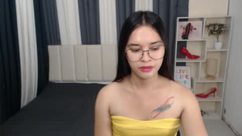 CHLOES ROOM online show from 5, 10, 2025