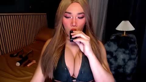 Snapshot of xxcinddyxx chatting on 7, 10, 2025 cinddy online show from 7, 10, 2025