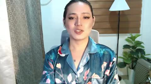 Snapshot of xxjulielovesyouxx chatting on 8, 3, 2025 July online show from 8, 3, 2025