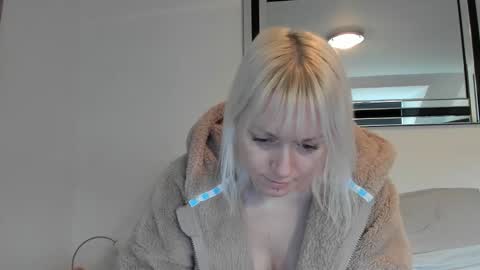 Snapshot of xxkimber_bentonxx chatting on 12, 1, 2026 Next online Monday to Friday 10am till 2pm UK time online show from 12, 1, 2026