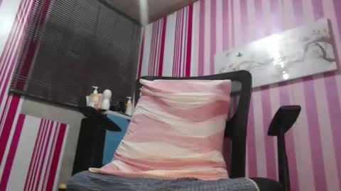 xxrowenatastycockforyouxx online show from 13, 9, 2025