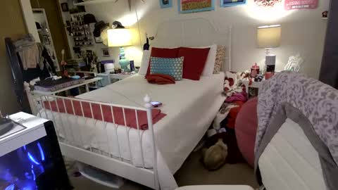 Strawberry Jane online show from 10, 2, 2025